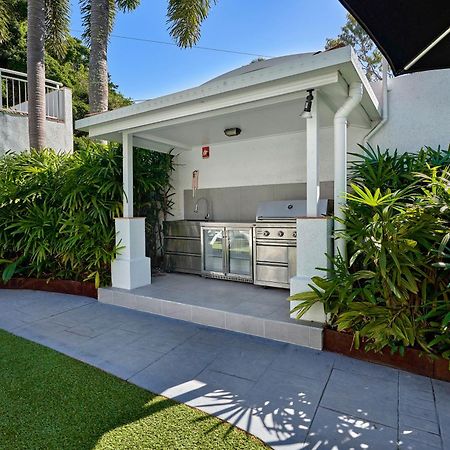 Alassio Beachfront Apartments 팜코브 외부 사진