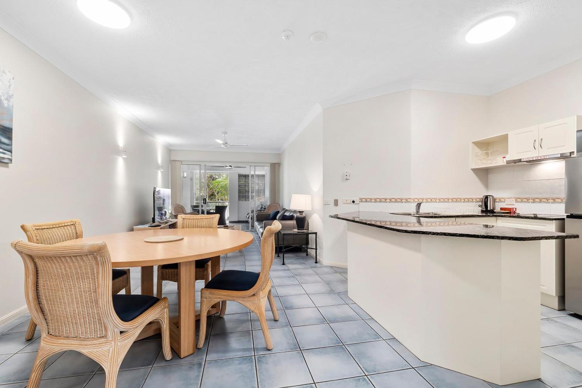 Alassio Beachfront Apartments 팜코브 객실 사진