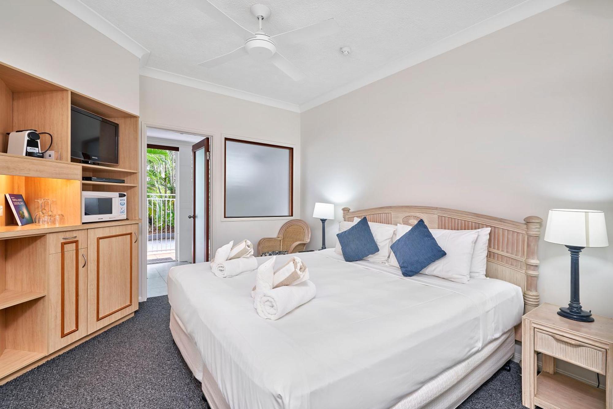 Alassio Beachfront Apartments 팜코브 객실 사진