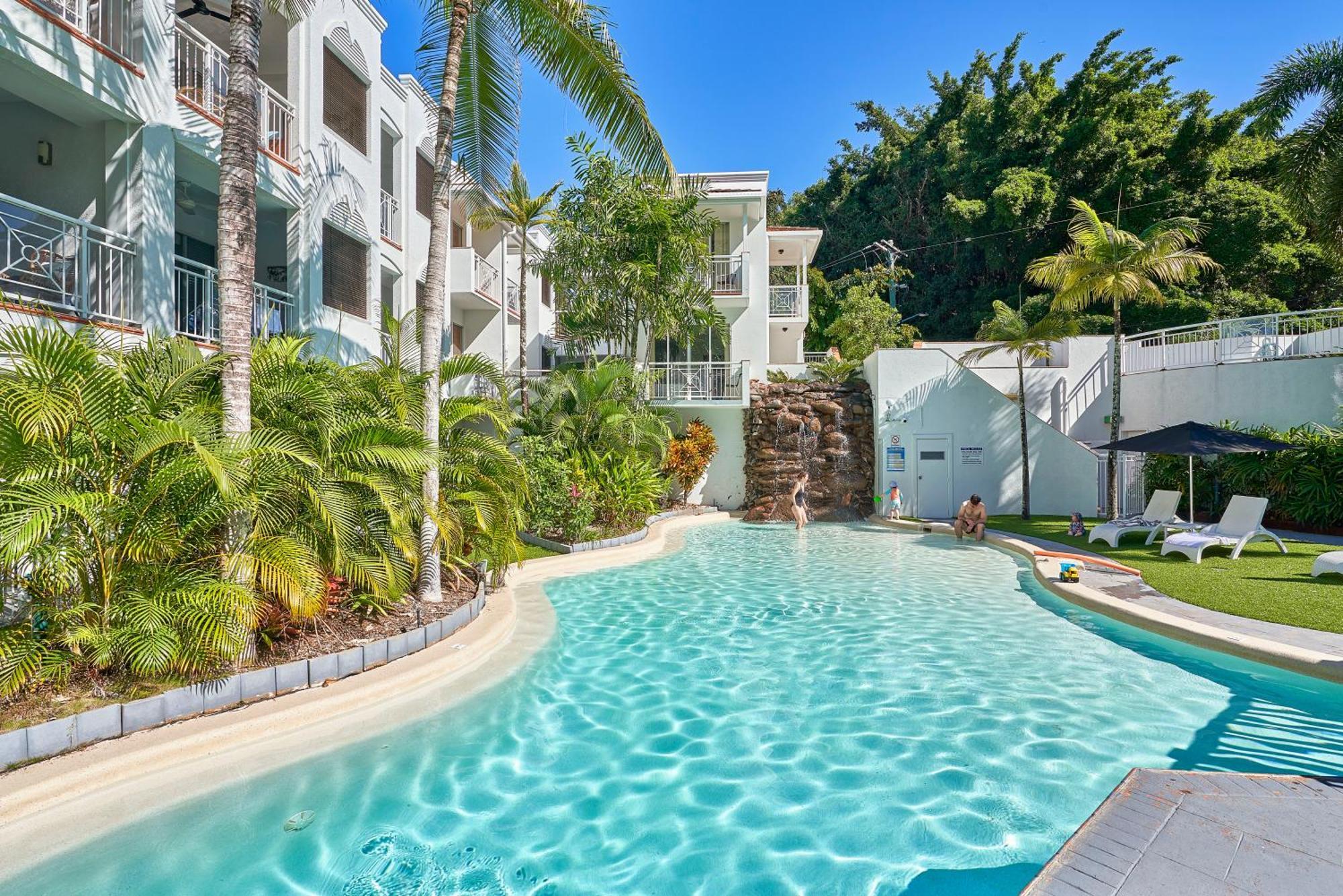 Alassio Beachfront Apartments 팜코브 외부 사진