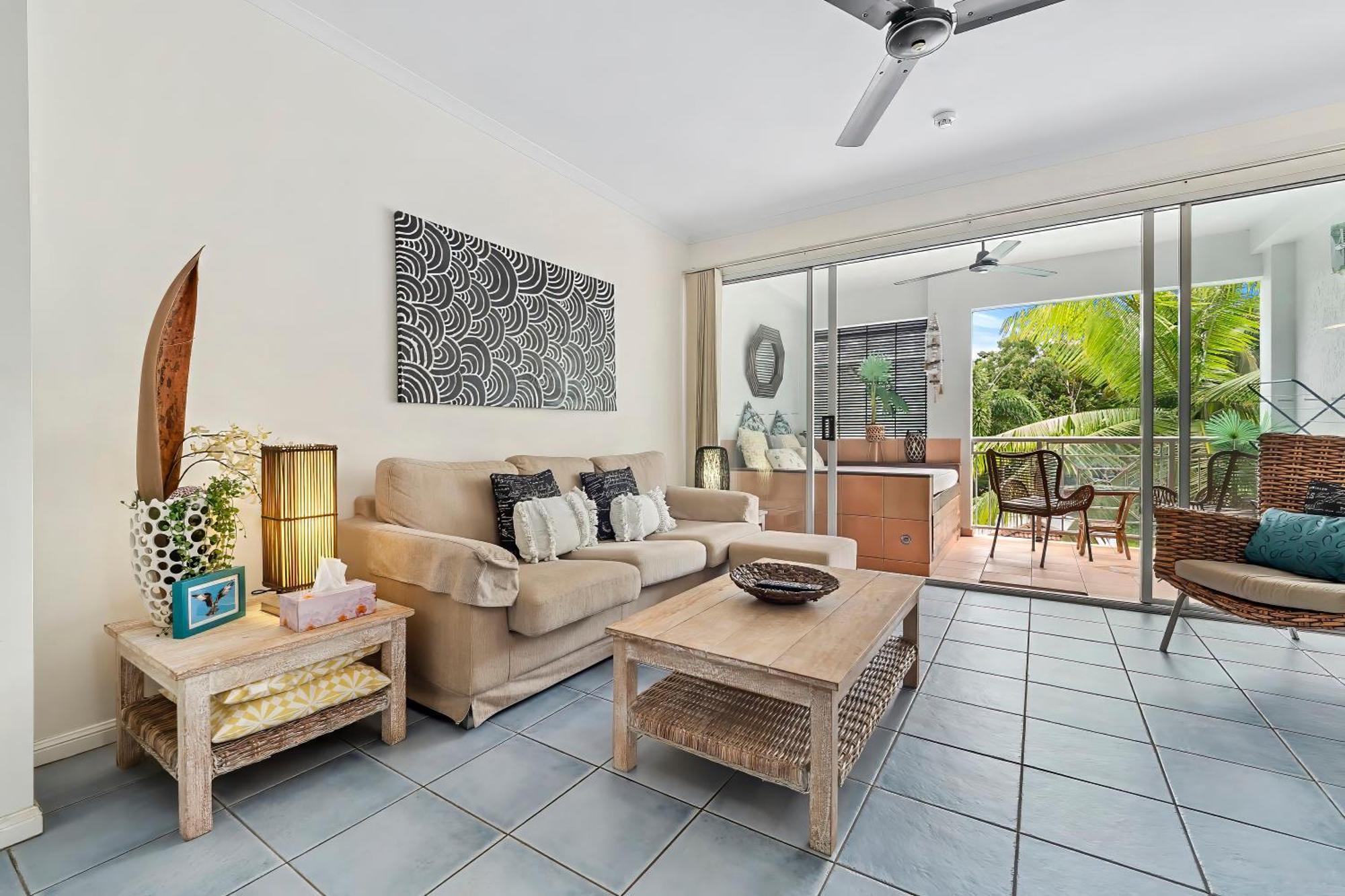 Alassio Beachfront Apartments 팜코브 객실 사진