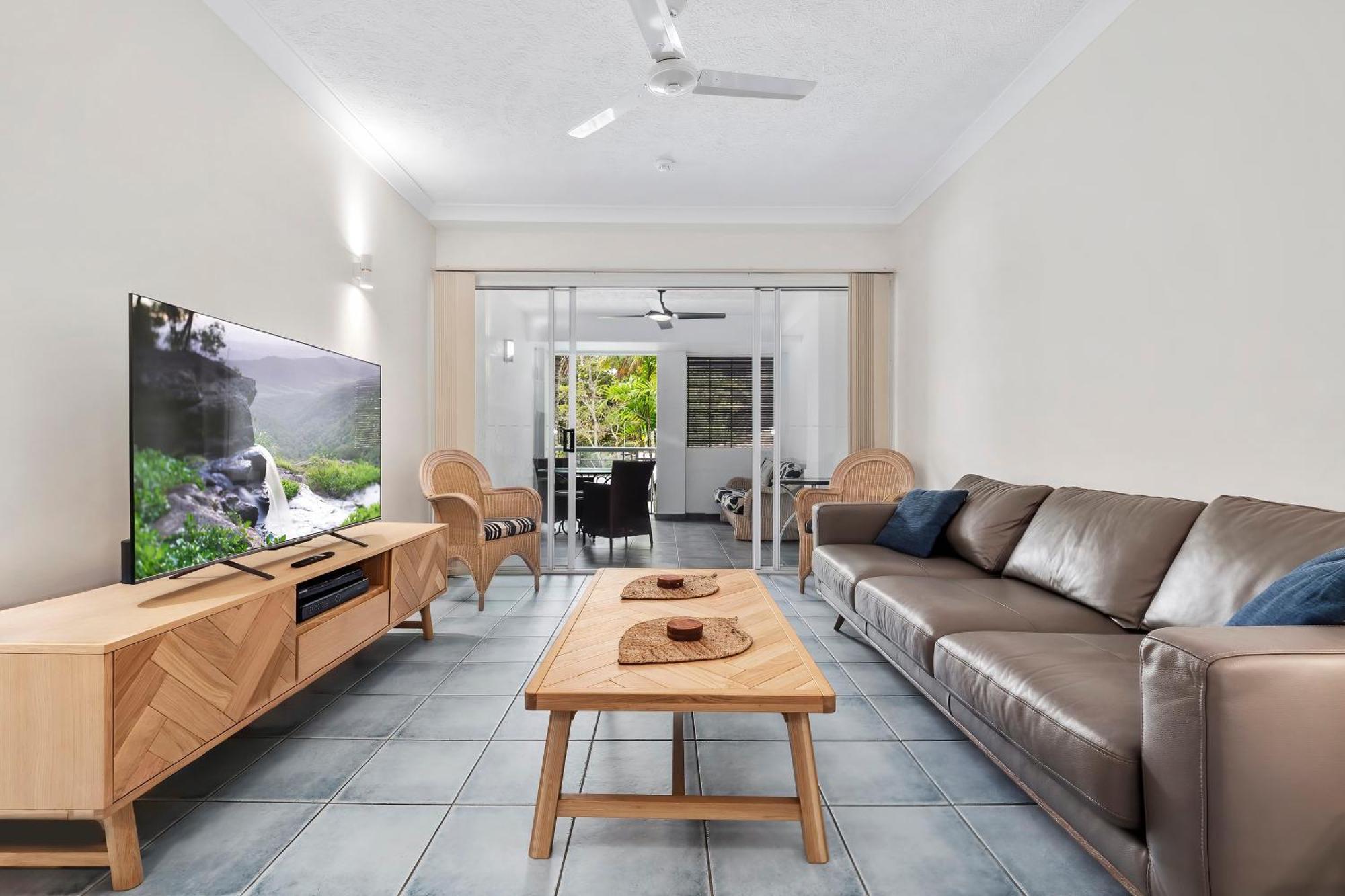 Alassio Beachfront Apartments 팜코브 객실 사진