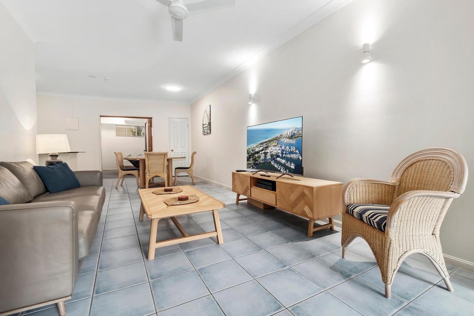 Alassio Beachfront Apartments 팜코브 객실 사진