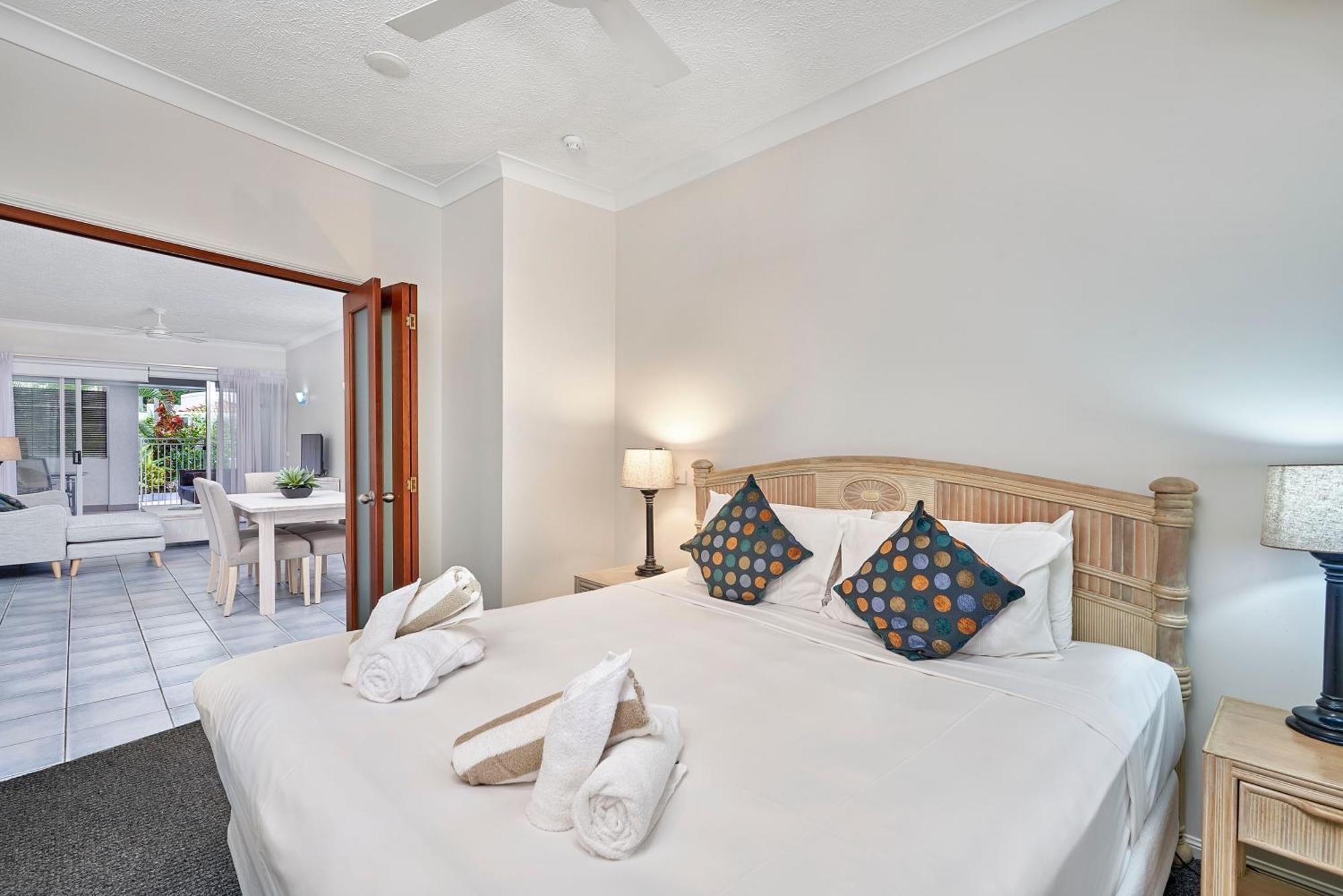 Alassio Beachfront Apartments 팜코브 객실 사진