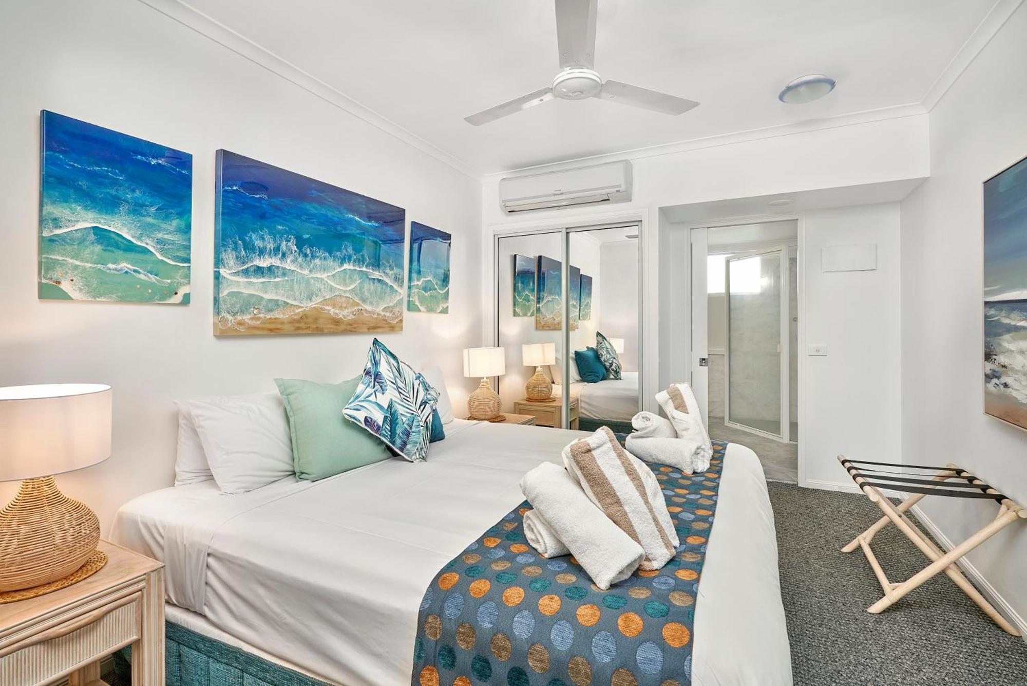Alassio Beachfront Apartments 팜코브 객실 사진