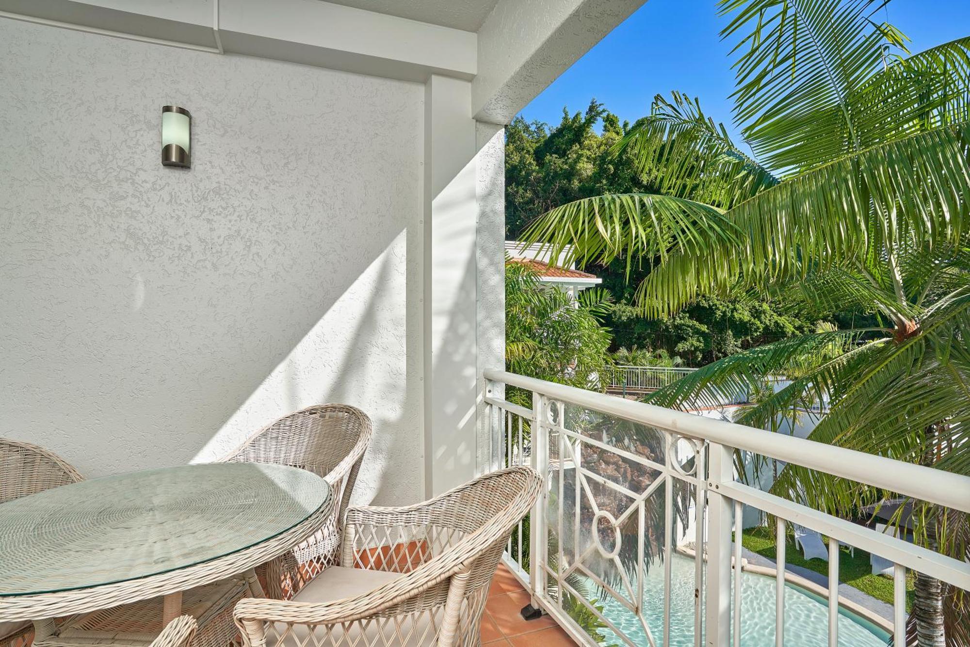 Alassio Beachfront Apartments 팜코브 객실 사진