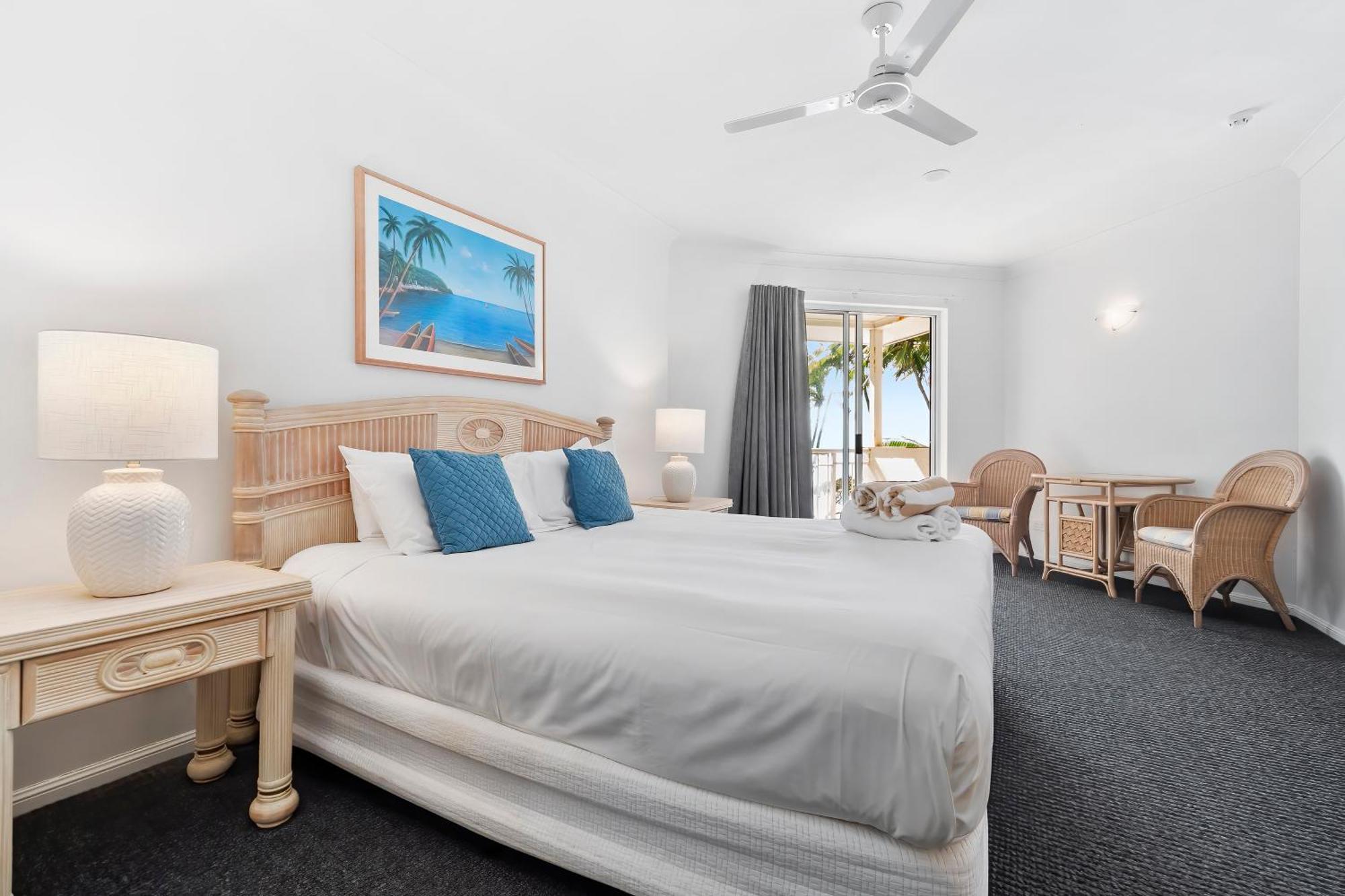 Alassio Beachfront Apartments 팜코브 객실 사진