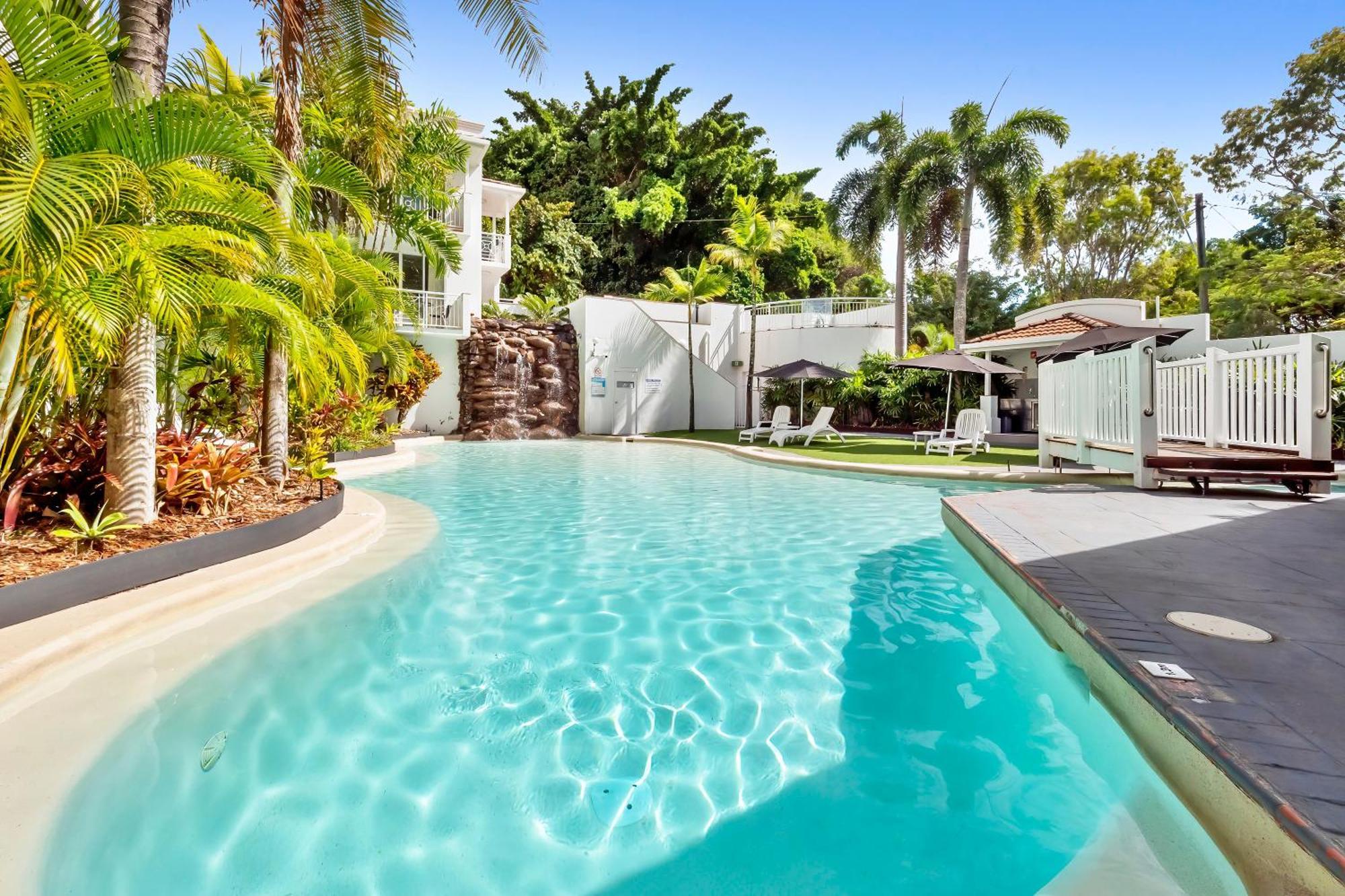 Alassio Beachfront Apartments 팜코브 외부 사진