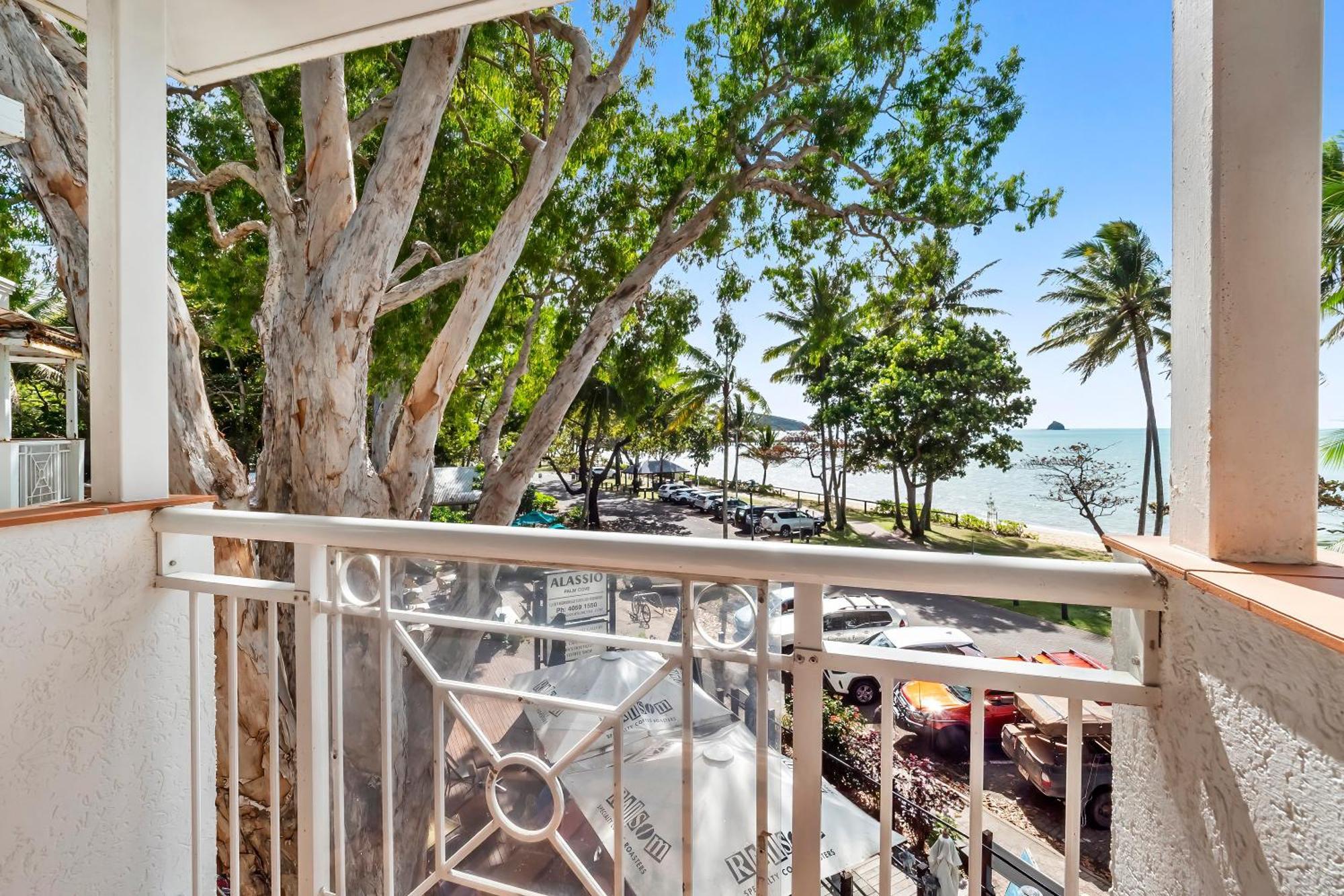 Alassio Beachfront Apartments 팜코브 객실 사진