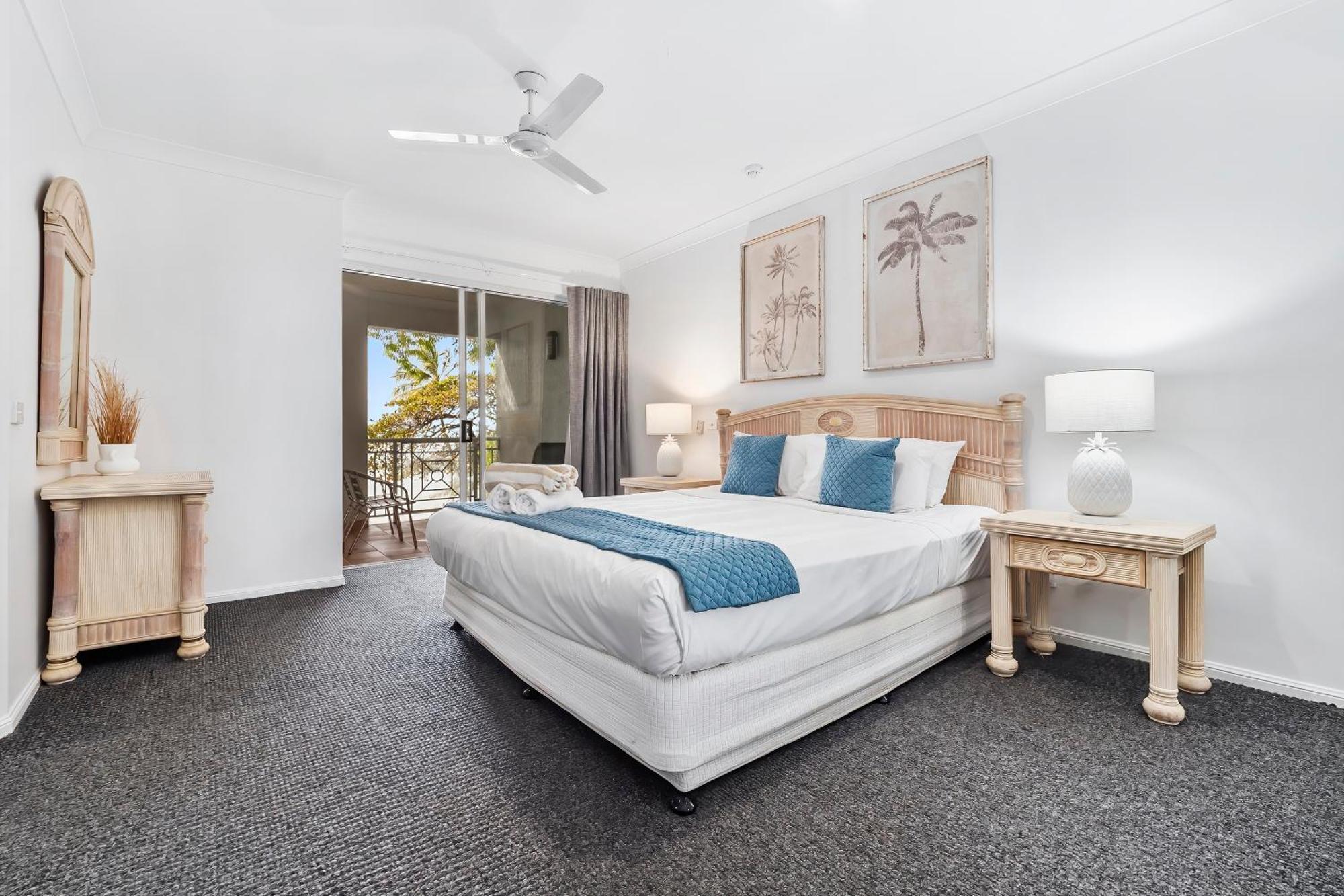 Alassio Beachfront Apartments 팜코브 객실 사진