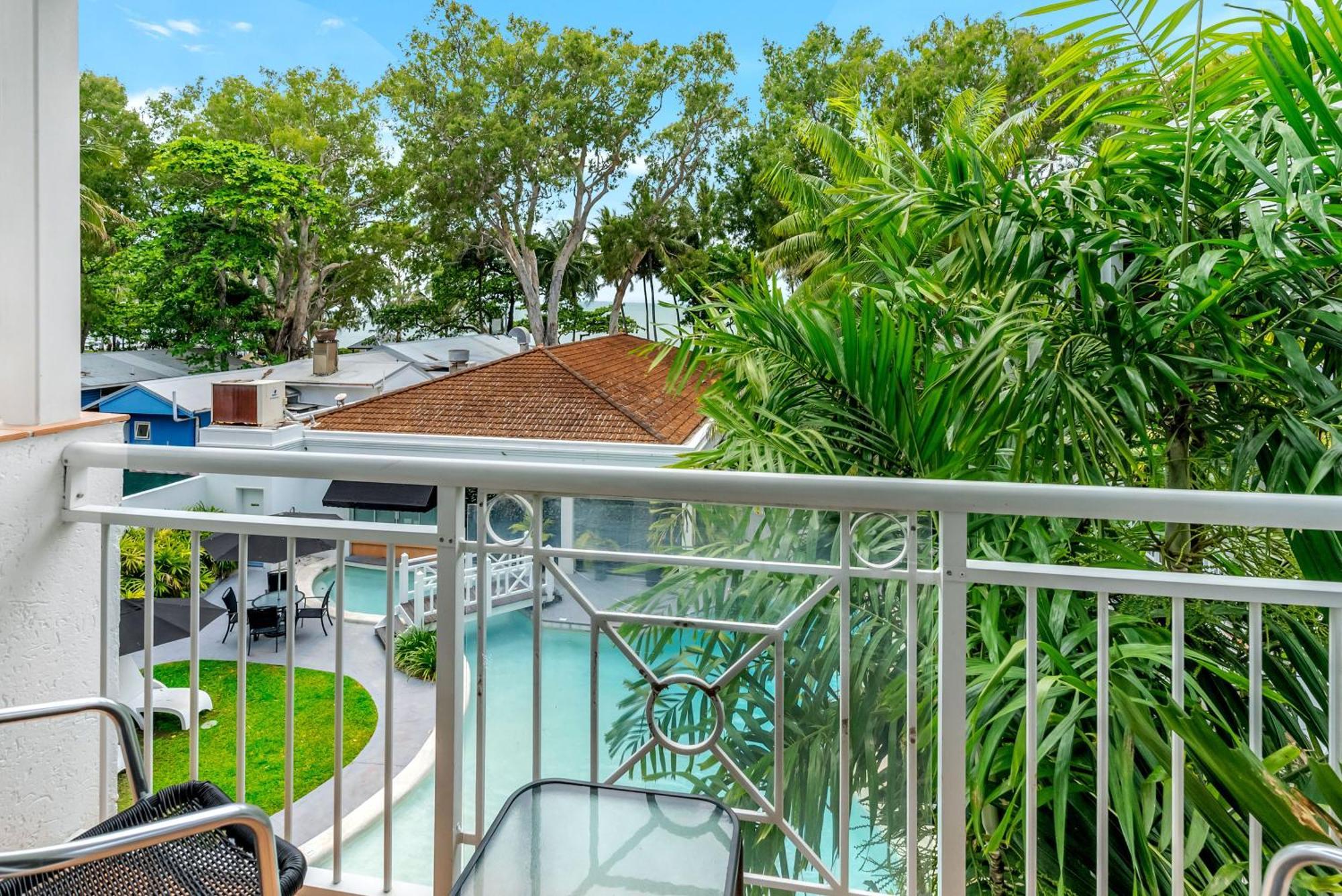 Alassio Beachfront Apartments 팜코브 객실 사진