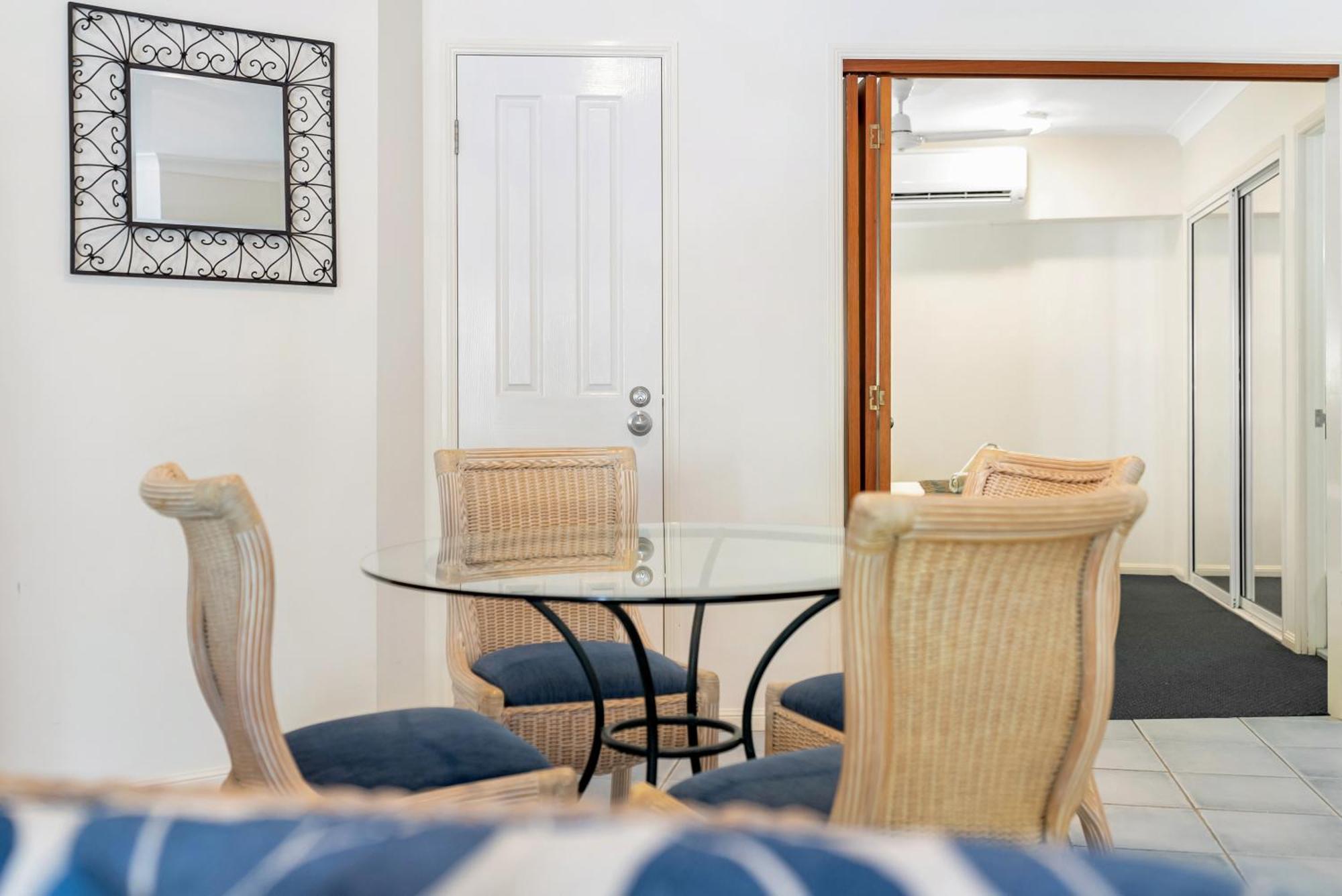 Alassio Beachfront Apartments 팜코브 객실 사진