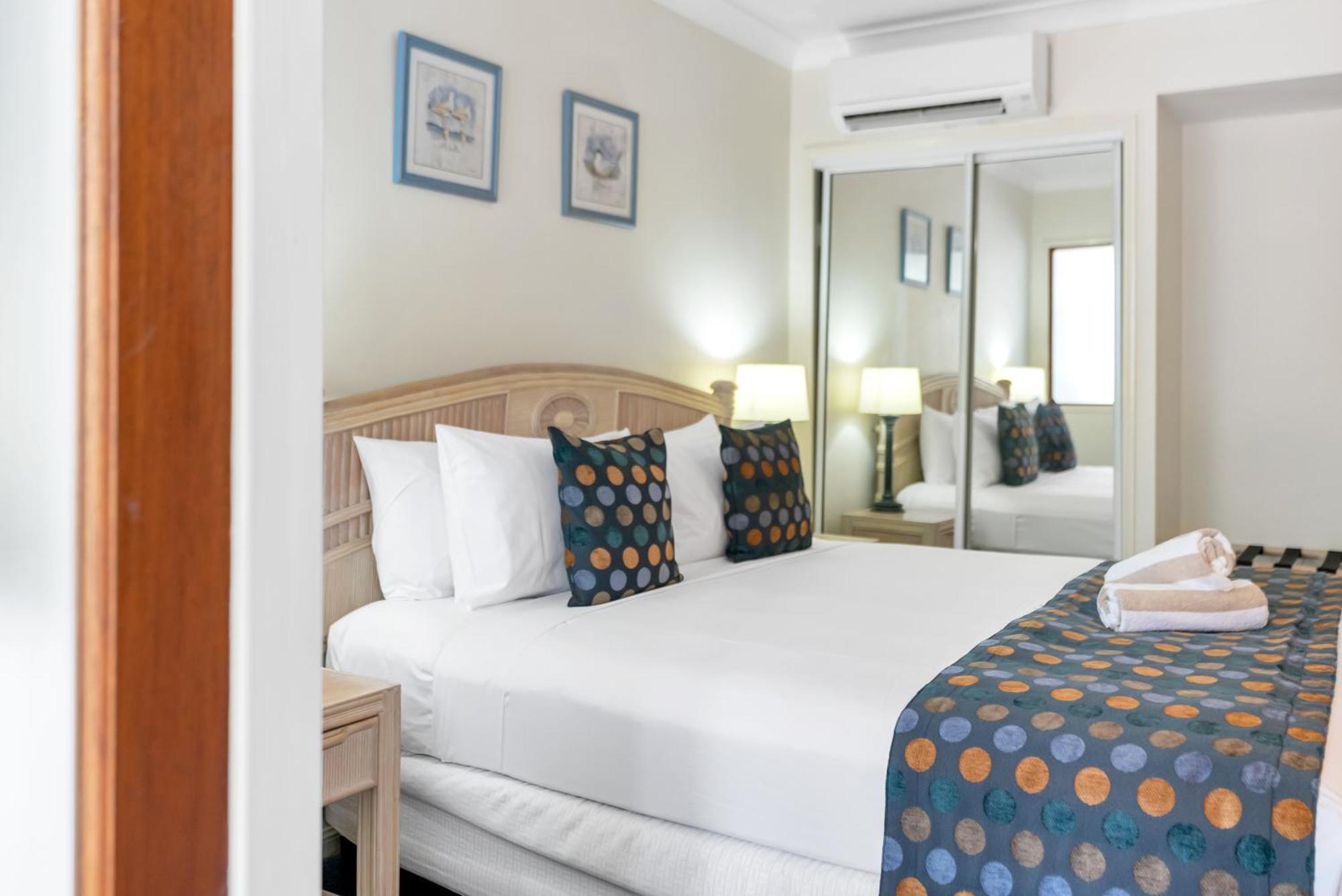 Alassio Beachfront Apartments 팜코브 객실 사진